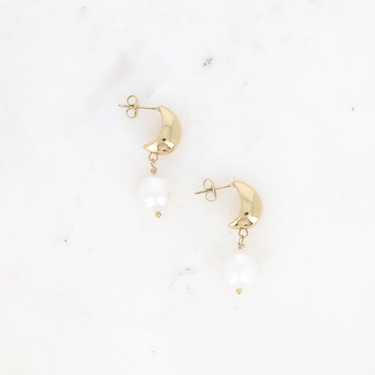 Gold half ring & pearl earrings – modern curve ✨🤍