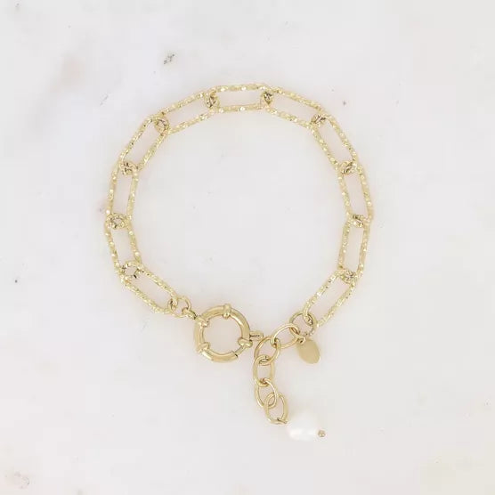 Diamond-Cut Link Bracelet with Freshwater Pearl – Luxe Meets Laid-Back ✨💫