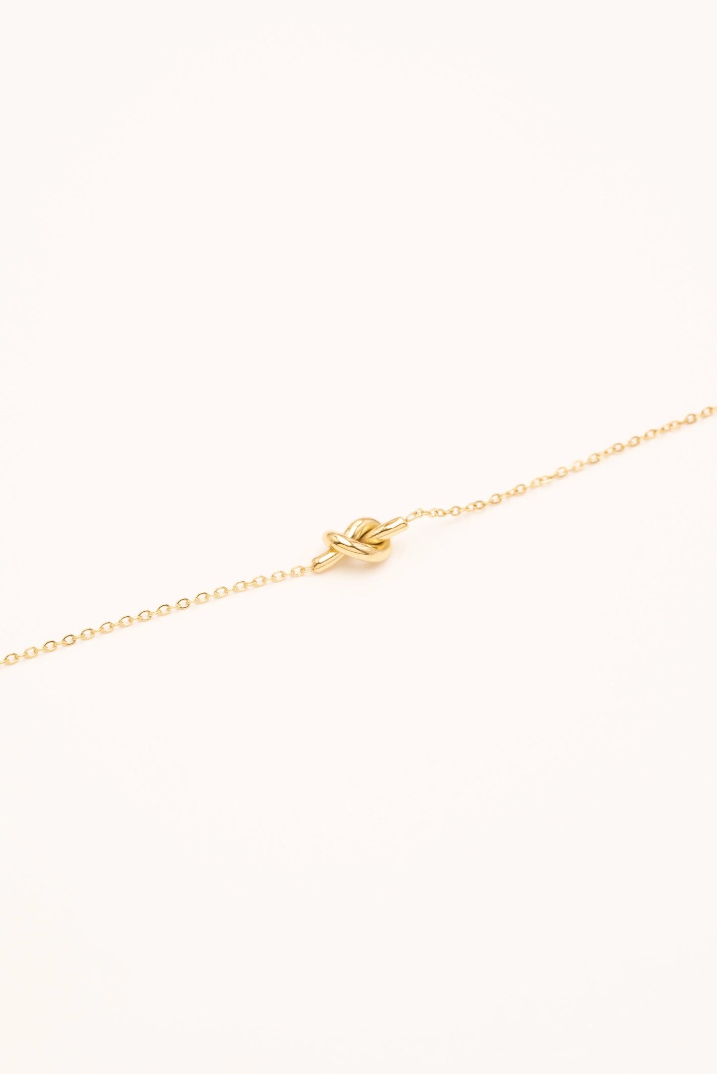 Lésia Knot Bracelet – Subtle, Sweet & Symbolic 💛✨