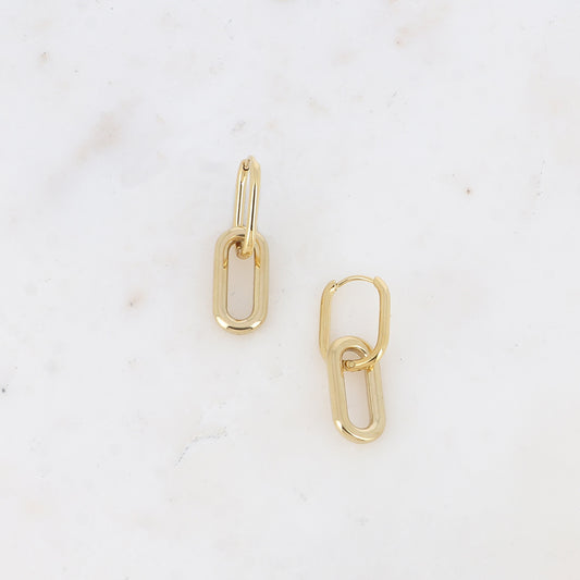 Linked Oval Hoops – Effortless edge with a golden glow 🔗✨
