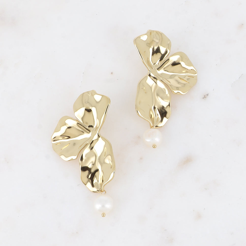 Petal & Pearl Earrings – floral drama, gentle sway 🌸✨