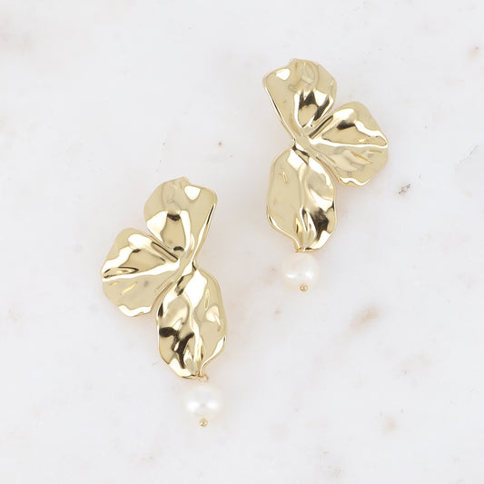 Petal & Pearl Earrings – floral drama, gentle sway 🌸✨