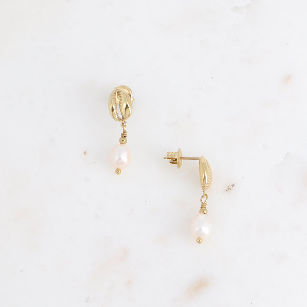 Cowrie & Pearl Earrings – Beachy Elegance, Everyday Shine 🐚🤍