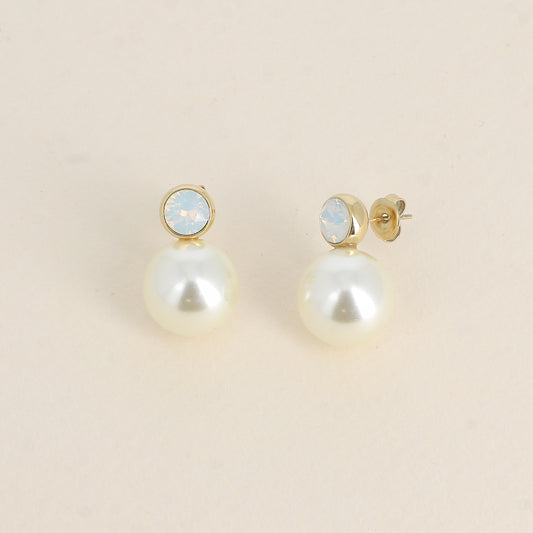 Crystal & Pearl Studs – Twinkle meets timeless ✨🤍
